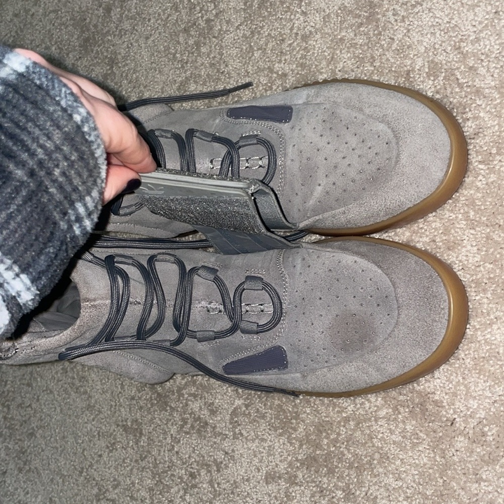 Men's Yeezy Gray High-Top Sneakers - Picture 5 of 6